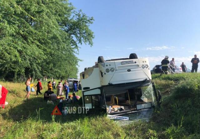 В Краснодарском крае перевернулся рейсовый автобус