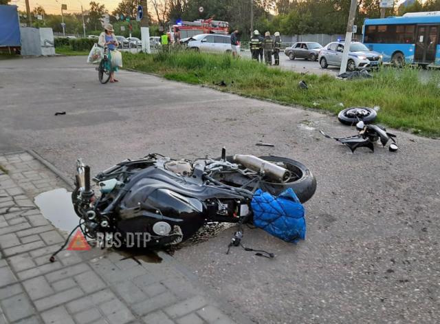 Водитель мотоцикла и его пассажир погибли в ДТП в Твери