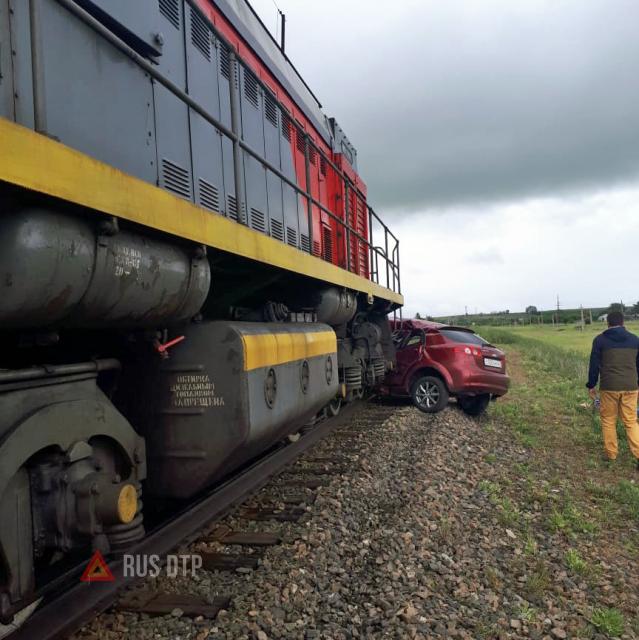 Семья попала под поезд в Алтайском крае