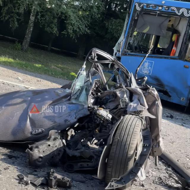 Женщина погибла в ДТП с автобусом в Москве