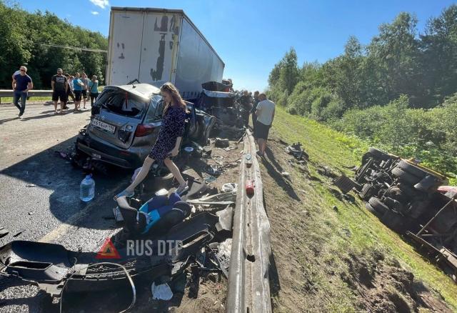 Уснувший водитель устроил массовое ДТП на трассе «Кола»