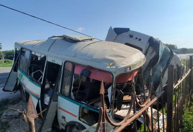 Водитель автобуса погиб в ДТП на трассе «Иртыш»