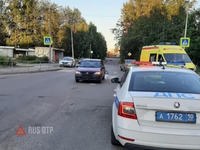 Renault Logan сбил 80-летнего мужчину в Петрозаводске