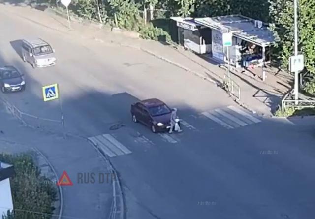 Renault Logan сбил 80-летнего мужчину в Петрозаводске
