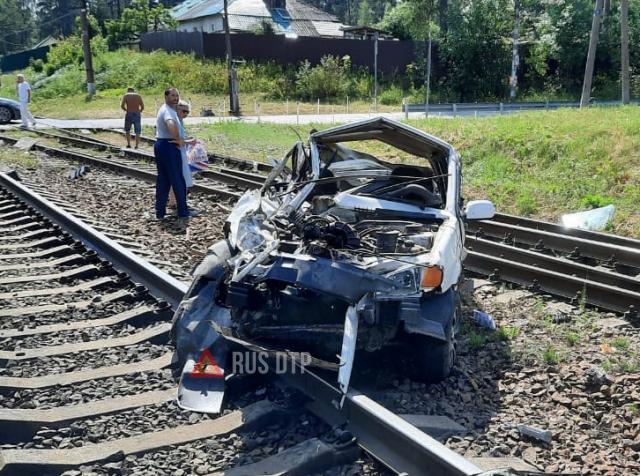Трое мужчин погибли в ДТП с поездом в Ленобласти