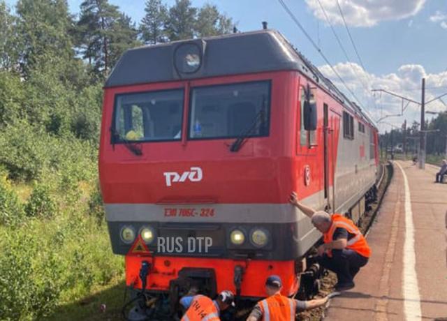 Трое мужчин погибли в ДТП с поездом в Ленобласти