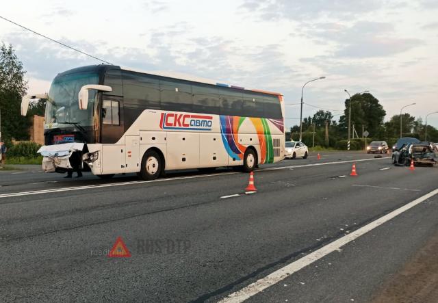 Два человека погибли в ДТП с автобусом под Новгородом