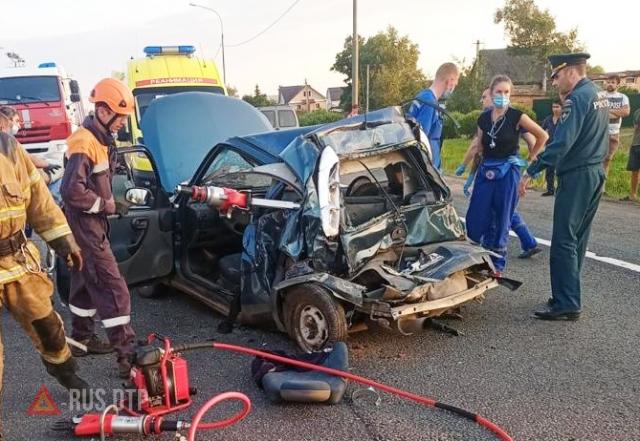 Два человека погибли в ДТП с автобусом под Новгородом