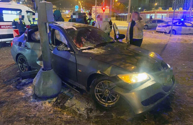 22-летняя девушка на BMW сбил трёх человек на Открытом шоссе в Москве: видео наезда 