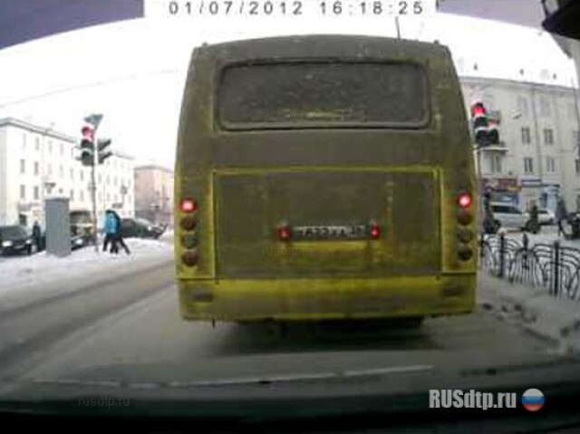 Маршрутчик собрал две Хонды 