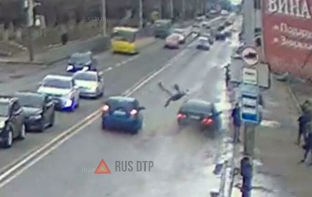 Автомобиль сбил пешехода в Днепре