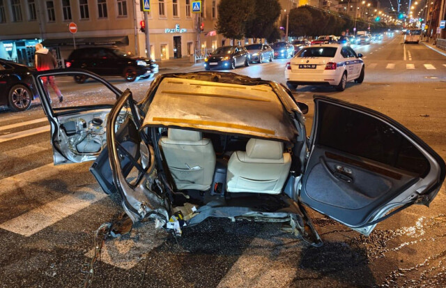 «Водитель вел себя неадекватно»: автомобиль разорвало на части в результате массового ДТП в Екатеринбурге 