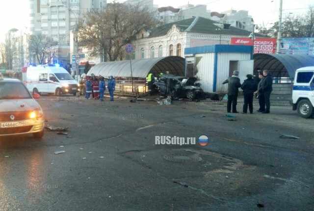 В Брянске 4 человека погибли при наезде автомобиля на стационарный пункт полиции 