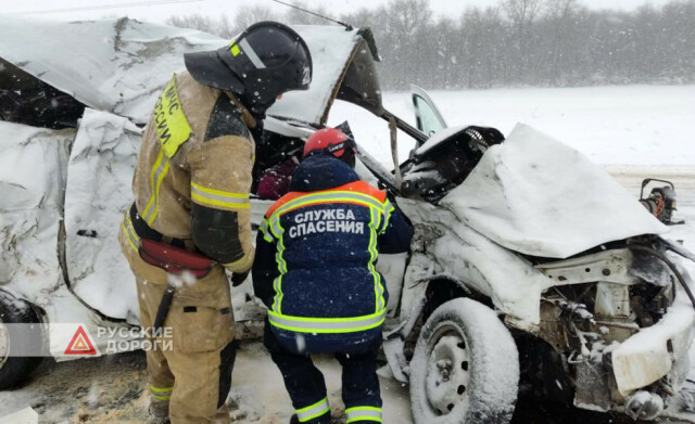 Водитель и пассажирка «Ларгуса» погибли в Саратовской области 