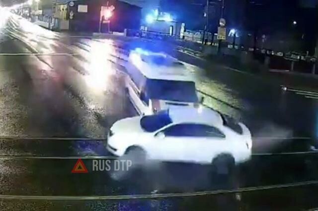 ДТП с участием скорой в Петербурге попало на видео