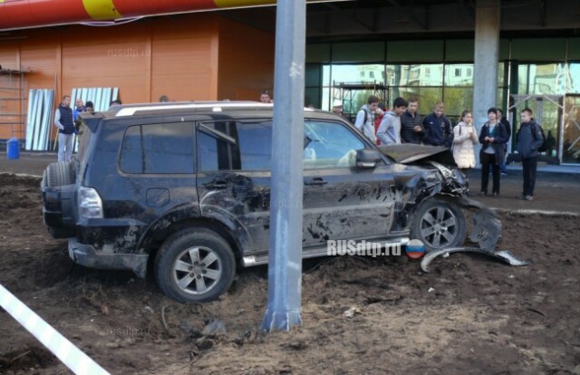 В Архангельске пьяный водитель сбил троих детей на остановке 