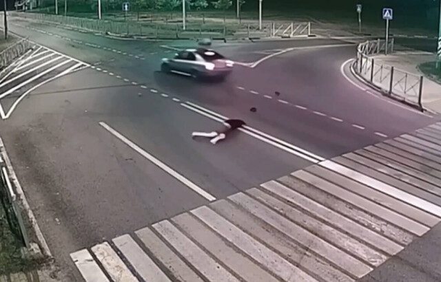Начинающий водитель сбил двоих пешеходов в Подмосковье 