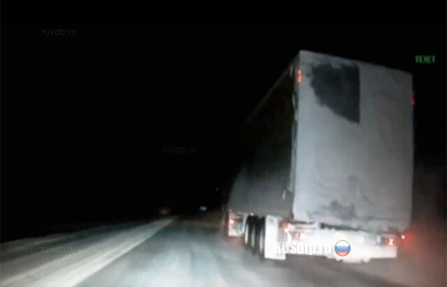 Фура ушла в кювет 