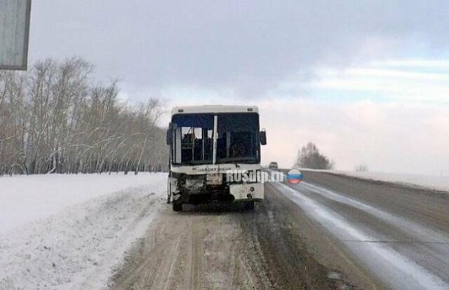 Четыре человека погибли в ДТП с автобусом в Кузбассе 