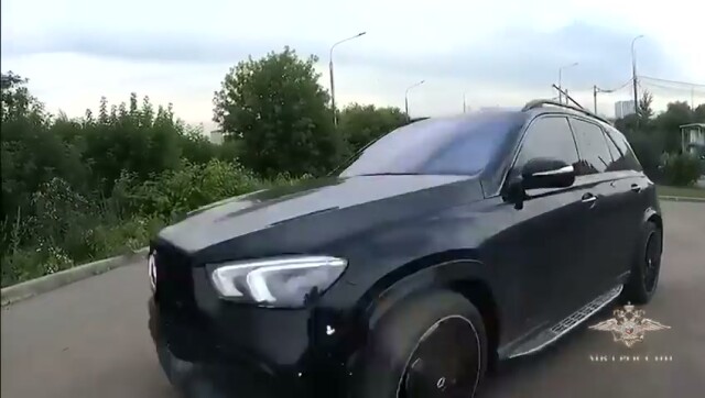 Сразу 28 протоколов за одну погоню получила автоледи на «Мерседесе» без госномеров
