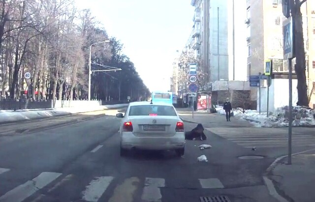 «Залипла в телефоне и сильно тупила»: девушка сбила пешехода на Серпуховском валу в Москве 
