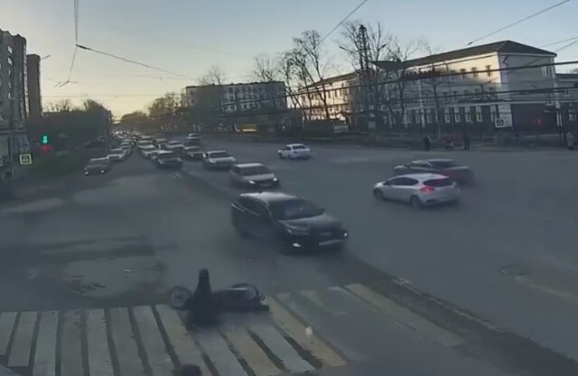 Водитель мопеда не пропустил автомобиль на перекрестке в Саранске 