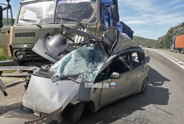 Парень с девушкой погибли под встречным КАМАЗом на Кубани 