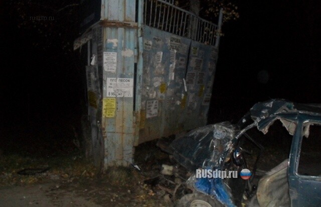 В Татарстане Ока с подростками врезалась в столб 