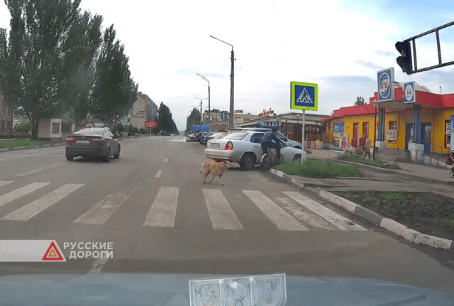 Таксист столкнулся с велосипедистом 