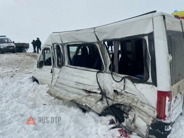 Пассажирка микроавтобуса погибла в ДТП под Самарой 