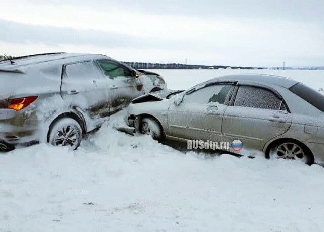 Более 30 автомобилей столкнулись на трассе М-5 в Башкирии 