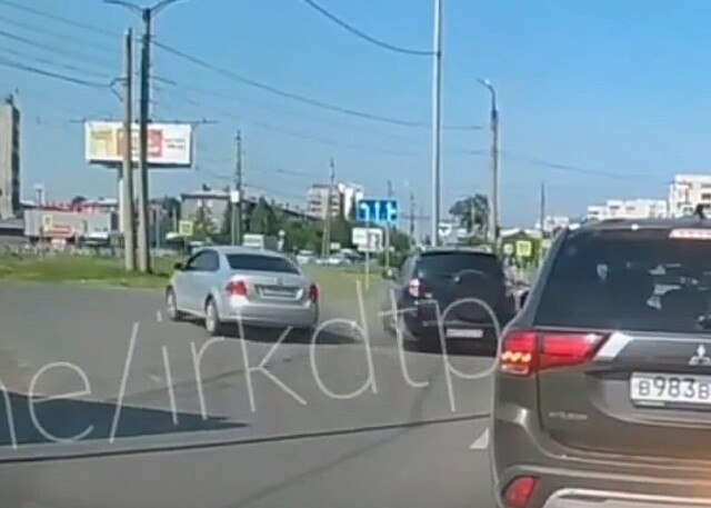 Авария в Ангарске: кроссовер выезжал со второстепенной и не заметил Volkswagen 