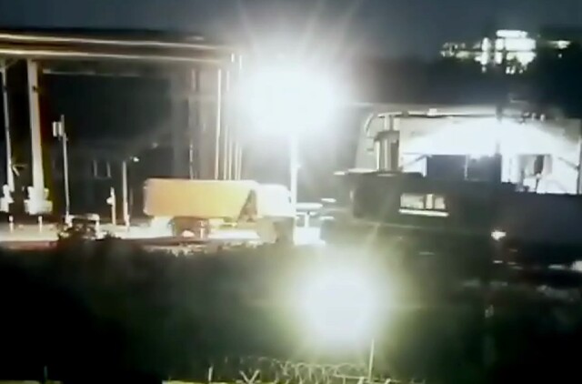 В Башкирии поезд столкнулся с грузовиком: с рельсов сошли шесть вагонов 