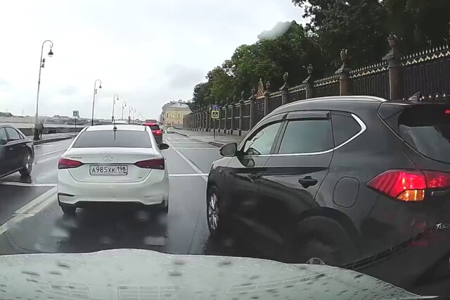 ДТП в Петербурге: водитель автомобиля Hyundai расстроился и решил преподать урок