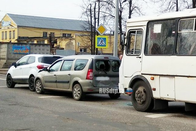 В Иванове после ДТП с автобусом у женщины начались роды 