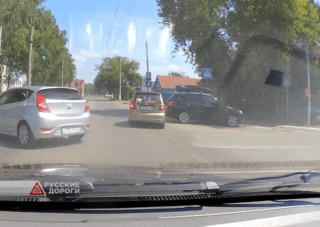 Два автомобиля столкнулись на Павлика Морозова в Саранске