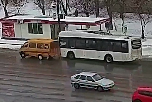 Битва за пассажиров в Волжском