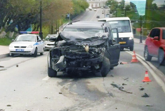 «Соболь» и «Land Rover» столкнулись возле «Моста влюбленных» в Тюмени. ВИДЕО 