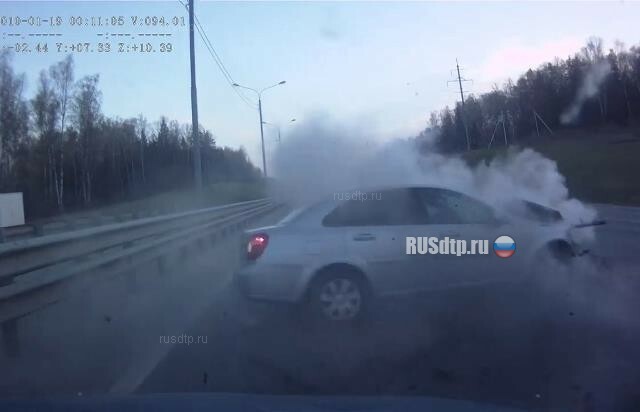 На Симферопольском шоссе водитель-лихач врезался в отбойник