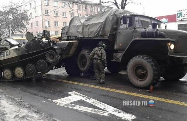 В Донецке произошло ДТП с участием военной техники и автобуса 