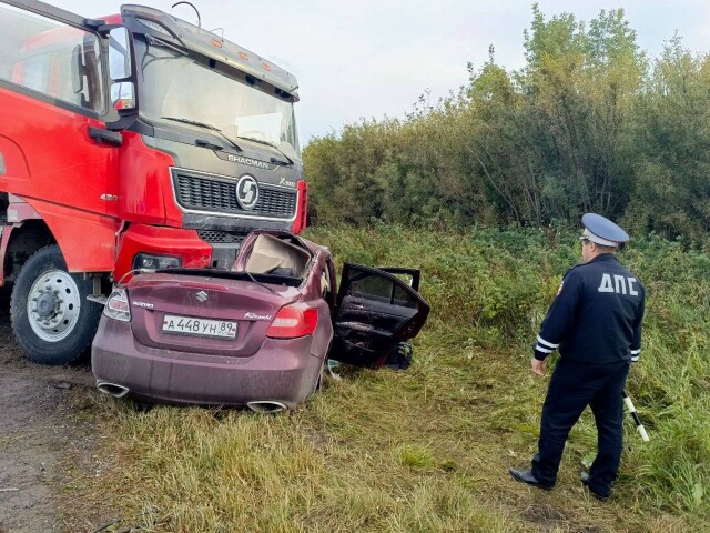 Самосвал смял Suzuki в Свердловской области: погибли две женщины и ребёнок