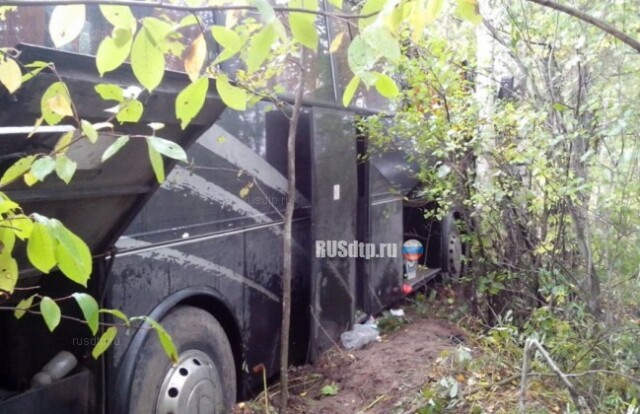 Туристический автобус и фура столкнулись в Нижегородской области 