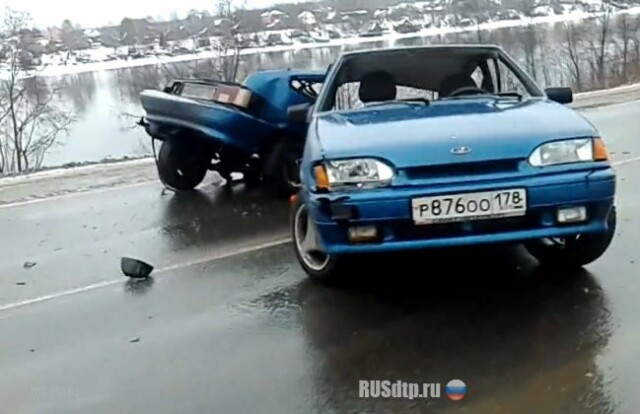 ВАЗ-2114 разорвало на части при столкновении трех авто в Ленинградской области 