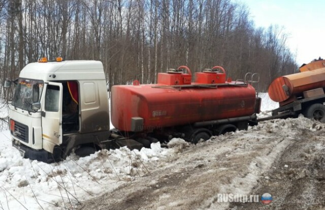 На автодороге Архангельск — Пинега в ДТП попал бензовоз 