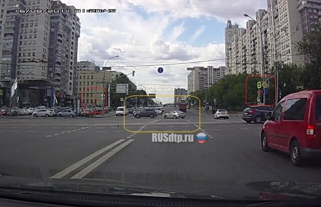 На Волгоградском проспекте столкнулись Honda и BMW