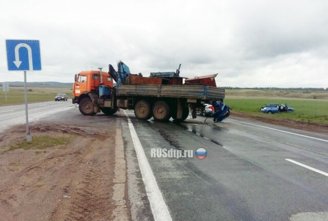 У «Калины» срезало крышу в результате ДТП на трассе Уфа-Оренбург 