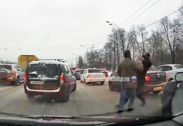 Драка на дороге в Казани