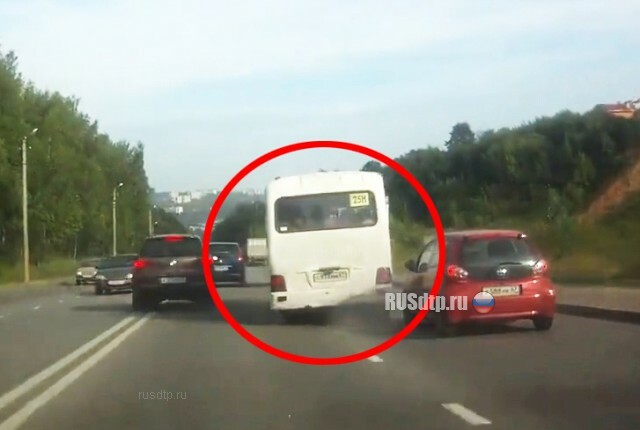 Маршрутка без тормозов попала в ДТП в Смоленске 