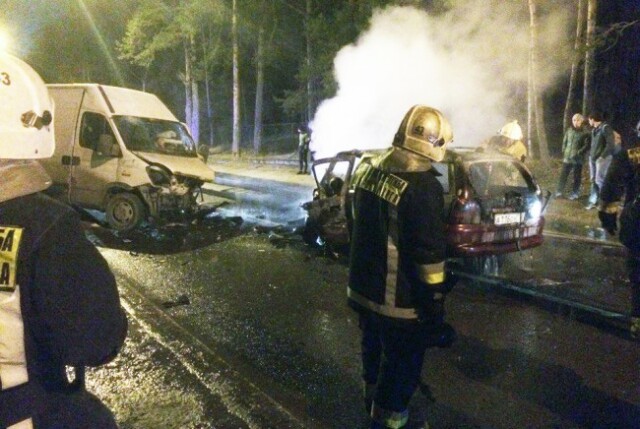 Водитель сгорел в своей машине после ДТП на Приморском шоссе 