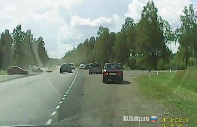 Классика: один поворачивает, другой обгоняет 